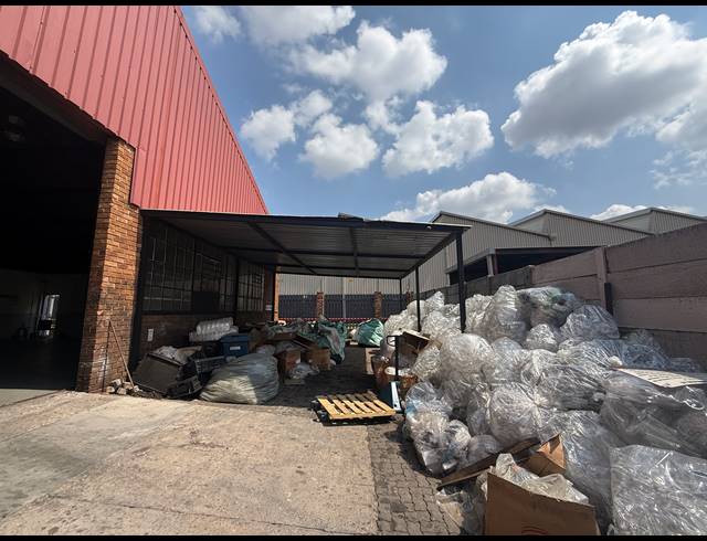 1,265M² WAREHOUSE TO LET IN JET PARK